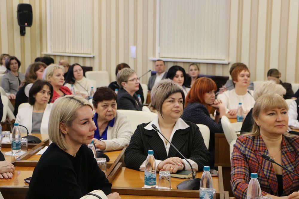Ирина Кивико дала старт проведению курсов повышения квалификации для руководителей крымских школ Ирина Кивико дала старт проведению курсов повышения квалификации для руководителей крымских школ