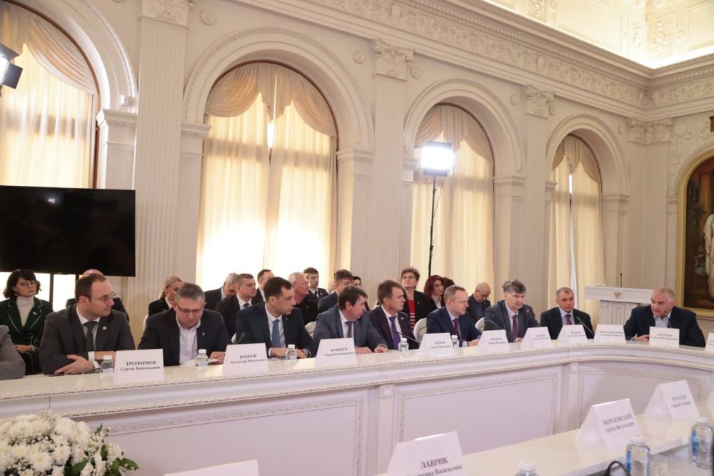 В 80-ю годовщину Ялтинской конференции союзных держав, в Ливадийском дворце-музее состоялась презентация новой книги депутата Государственной Думы Российской Федерации, доктора юридических наук, профессора и заслуженного... В 80-ю годовщину Ялтинской конференции союзных держав, в Ливадийском дворце-музее состоялась презентация новой книги депутата Государственной Думы Российской Федерации, доктора юридических наук, профессора и заслуженного...