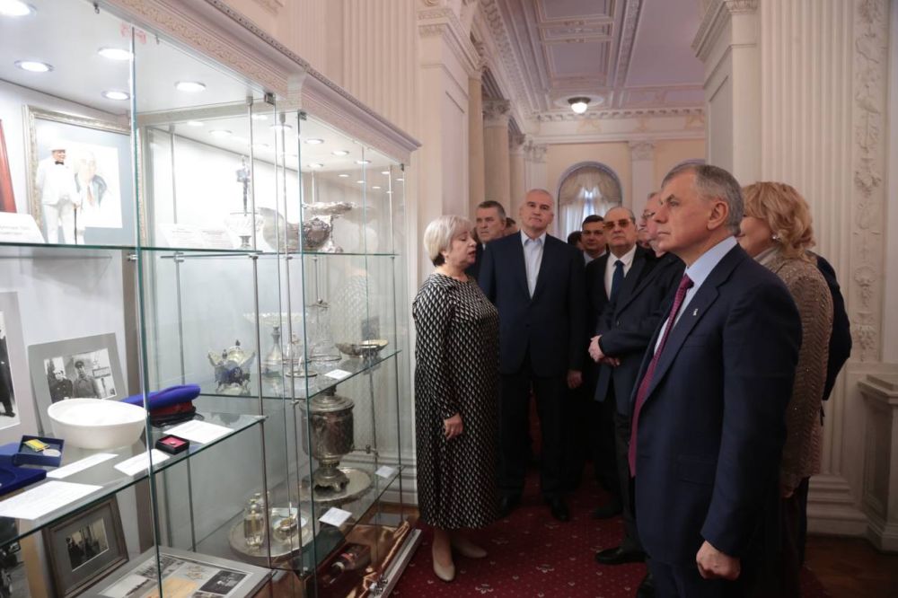 В 80-ю годовщину Ялтинской конференции союзных держав, в Ливадийском дворце-музее состоялась презентация новой книги депутата Государственной Думы Российской Федерации, доктора юридических наук, профессора и заслуженного... В 80-ю годовщину Ялтинской конференции союзных держав, в Ливадийском дворце-музее состоялась презентация новой книги депутата Государственной Думы Российской Федерации, доктора юридических наук, профессора и заслуженного...