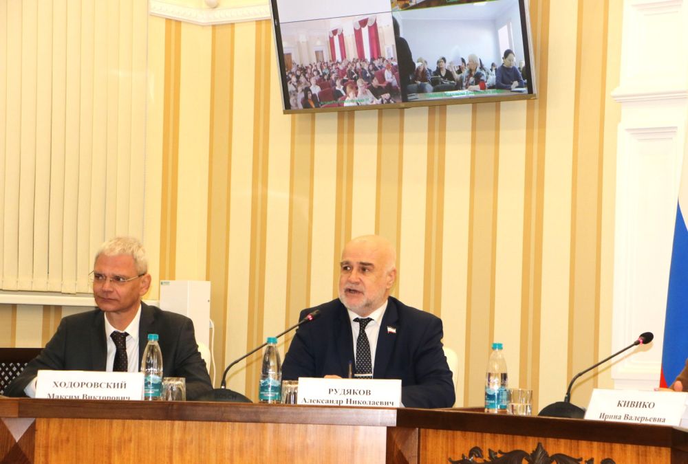 Ирина Кивико дала старт проведению курсов повышения квалификации для руководителей крымских школ Ирина Кивико дала старт проведению курсов повышения квалификации для руководителей крымских школ
