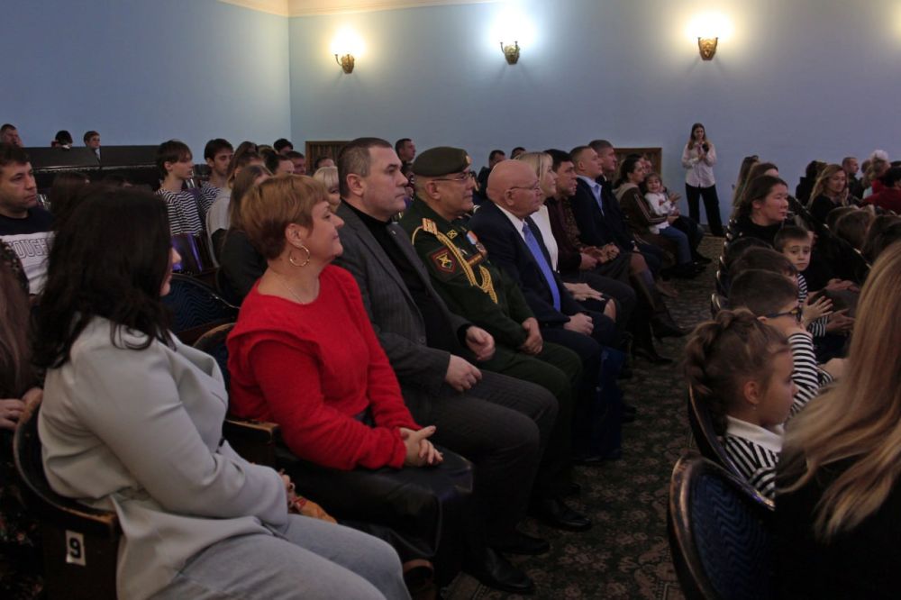 В Симферополе состоялось торжественное посвящение учащихся 1 классов МБОУ «СОШ №38 им. В. А. Дорохина» в «Юные Дорохинцы - Орлята России» В Симферополе состоялось торжественное посвящение учащихся 1 классов МБОУ «СОШ №38 им. В. А. Дорохина» в «Юные Дорохинцы - Орлята России»