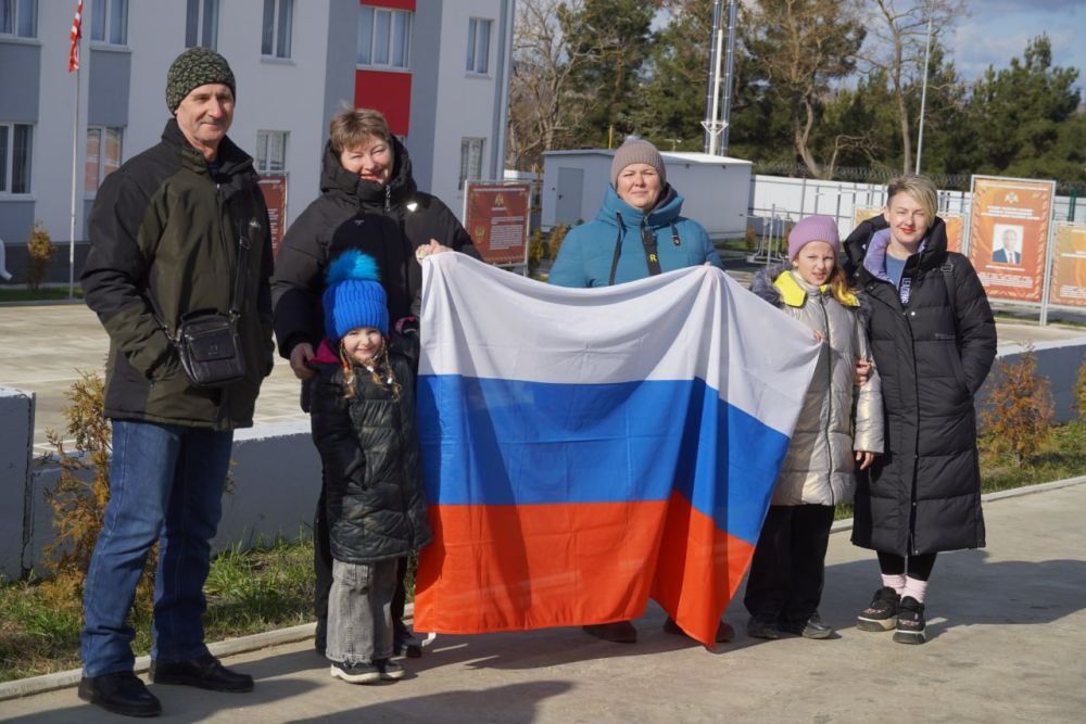 #своих_не_бросаем. В Керчи встретили участников специальной военной операции. Глава муниципального образования Денис КОЛЕСНИК, глава администрации Керчи Олег КАТОРГИН, заместитель главы администрации Олег ШЕВЧЕНКО с... #своих_не_бросаем. В Керчи встретили участников специальной военной операции. Глава муниципального образования Денис КОЛЕСНИК, глава администрации Керчи Олег КАТОРГИН, заместитель главы администрации Олег ШЕВЧЕНКО с...