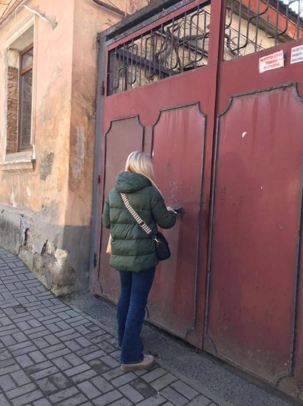 На прошлой неделе в рамках процедуры досудебного взыскания дебиторской задолженности сотрудники АО «Крымэкоресурсы» провели обходы многоквартирных домов жителей Симферополя по следующим адресам: ул. Шахтеров, ул. Полтавская... На прошлой неделе в рамках процедуры досудебного взыскания дебиторской задолженности сотрудники АО «Крымэкоресурсы» провели обходы многоквартирных домов жителей Симферополя по следующим адресам: ул. Шахтеров, ул. Полтавская...