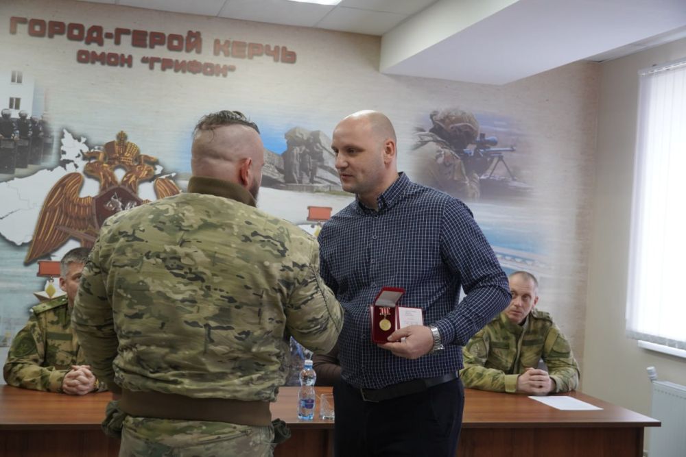 #своих_не_бросаем. В Керчи встретили участников специальной военной операции. Глава муниципального образования Денис КОЛЕСНИК, глава администрации Керчи Олег КАТОРГИН, заместитель главы администрации Олег ШЕВЧЕНКО с... #своих_не_бросаем. В Керчи встретили участников специальной военной операции. Глава муниципального образования Денис КОЛЕСНИК, глава администрации Керчи Олег КАТОРГИН, заместитель главы администрации Олег ШЕВЧЕНКО с...