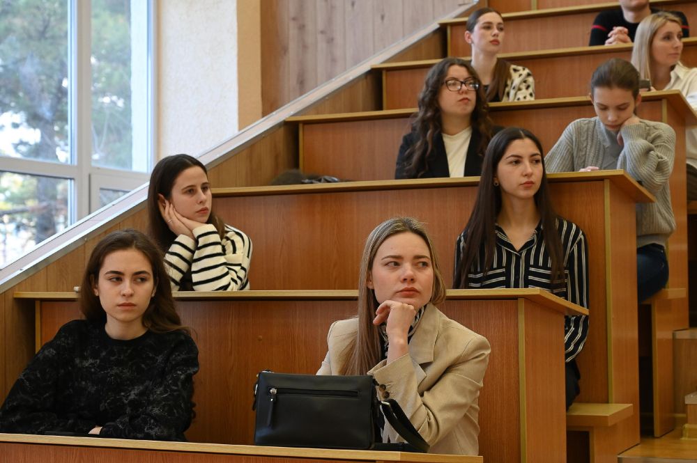 Ирина Кивико встретилась со студентами профильных направлений 2-4 курсов Института экономики и управления КФУ им. В. И. Вернадского Ирина Кивико встретилась со студентами профильных направлений 2-4 курсов Института экономики и управления КФУ им. В. И. Вернадского