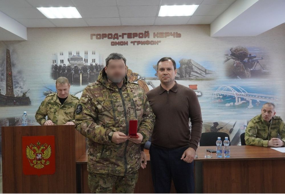 #своих_не_бросаем. В Керчи встретили участников специальной военной операции. Глава муниципального образования Денис КОЛЕСНИК, глава администрации Керчи Олег КАТОРГИН, заместитель главы администрации Олег ШЕВЧЕНКО с... #своих_не_бросаем. В Керчи встретили участников специальной военной операции. Глава муниципального образования Денис КОЛЕСНИК, глава администрации Керчи Олег КАТОРГИН, заместитель главы администрации Олег ШЕВЧЕНКО с...