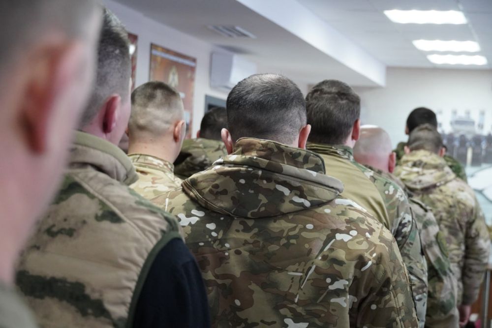 #своих_не_бросаем. В Керчи встретили участников специальной военной операции. Глава муниципального образования Денис КОЛЕСНИК, глава администрации Керчи Олег КАТОРГИН, заместитель главы администрации Олег ШЕВЧЕНКО с... #своих_не_бросаем. В Керчи встретили участников специальной военной операции. Глава муниципального образования Денис КОЛЕСНИК, глава администрации Керчи Олег КАТОРГИН, заместитель главы администрации Олег ШЕВЧЕНКО с...