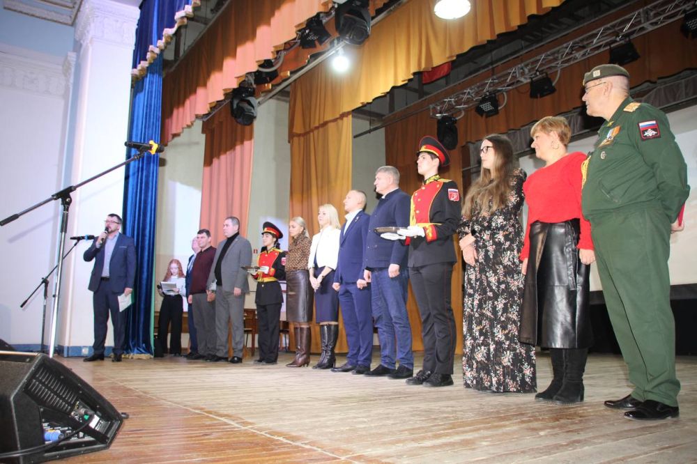 Первоклашек из 38-й школы посвятили в «Юные Дорохинцы – Орлята России» Первоклашек из 38-й школы посвятили в «Юные Дорохинцы – Орлята России»