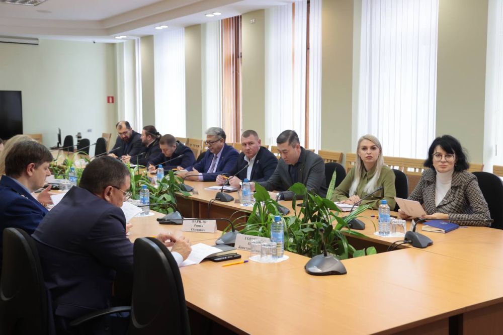 Более 150 тонн гуманитарной помощи в зону СВО были переданы национально-культурными автономиями Крыма Более 150 тонн гуманитарной помощи в зону СВО были переданы национально-культурными автономиями Крыма