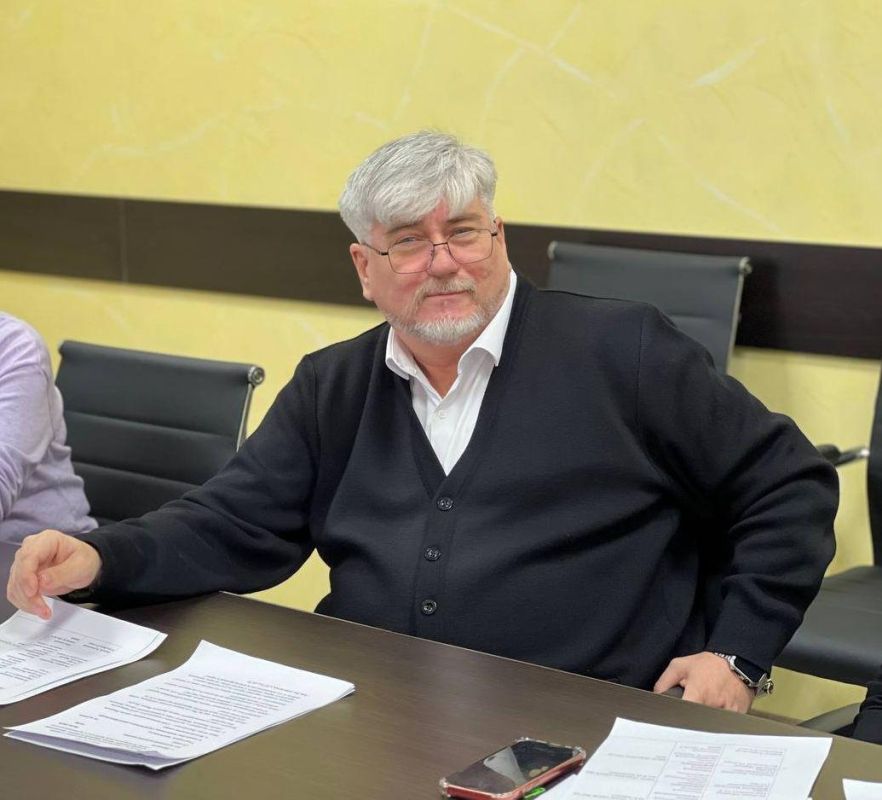 «Дорогие ребята, вы еще школьники, но уже министры! Это невероятно почетная и важная миссия. Уверен, что каждый из вас – неординарная, творческая личность, готовая к конструктивному диалогу и решению поставленных задач.... «Дорогие ребята, вы еще школьники, но уже министры! Это невероятно почетная и важная миссия. Уверен, что каждый из вас – неординарная, творческая личность, готовая к конструктивному диалогу и решению поставленных задач....