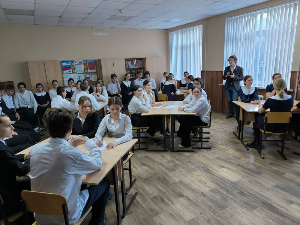 Сегодня в гимназии № 8 имени Хрусталёва старшеклассники доказали, что мозги — это тоже мышцы, и их можно качать! Сегодня в гимназии № 8 имени Хрусталёва старшеклассники доказали, что мозги — это тоже мышцы, и их можно качать!