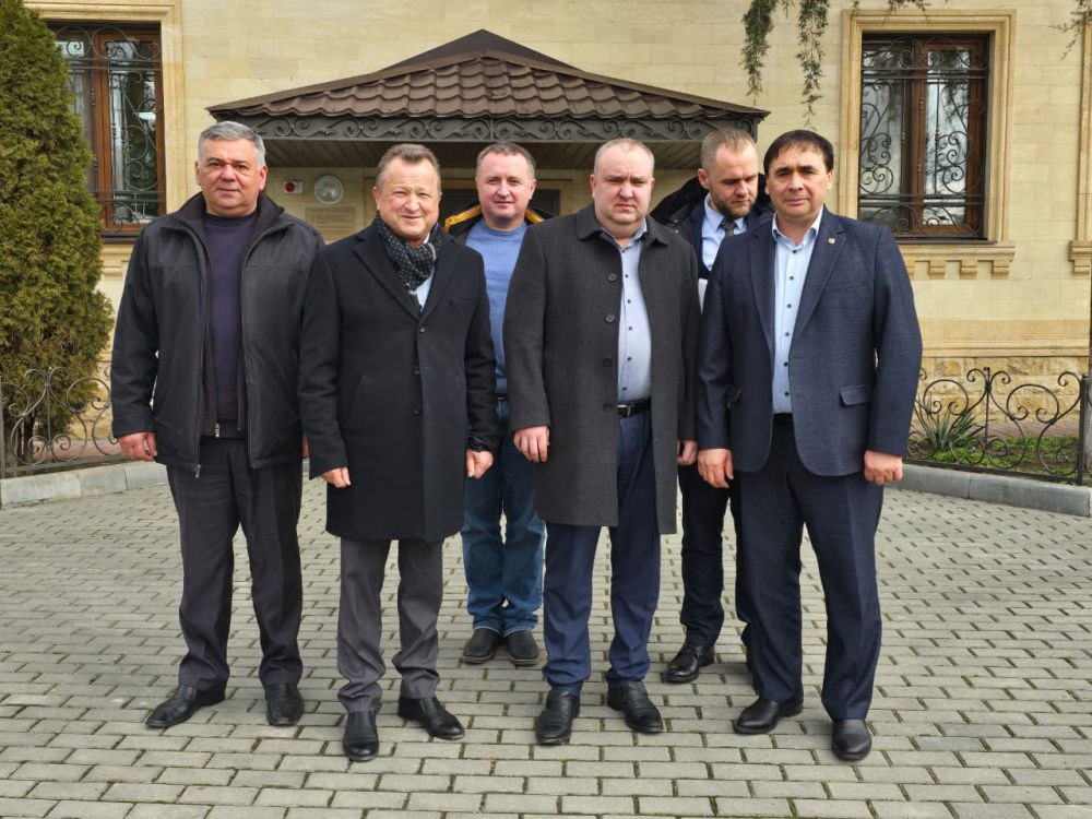 Министр сельского хозяйства Крыма Денис Кратюк посетил Азово-Черноморский филиал ФГБУ "ЦОК АПК" Министр сельского хозяйства Крыма Денис Кратюк посетил Азово-Черноморский филиал ФГБУ "ЦОК АПК"