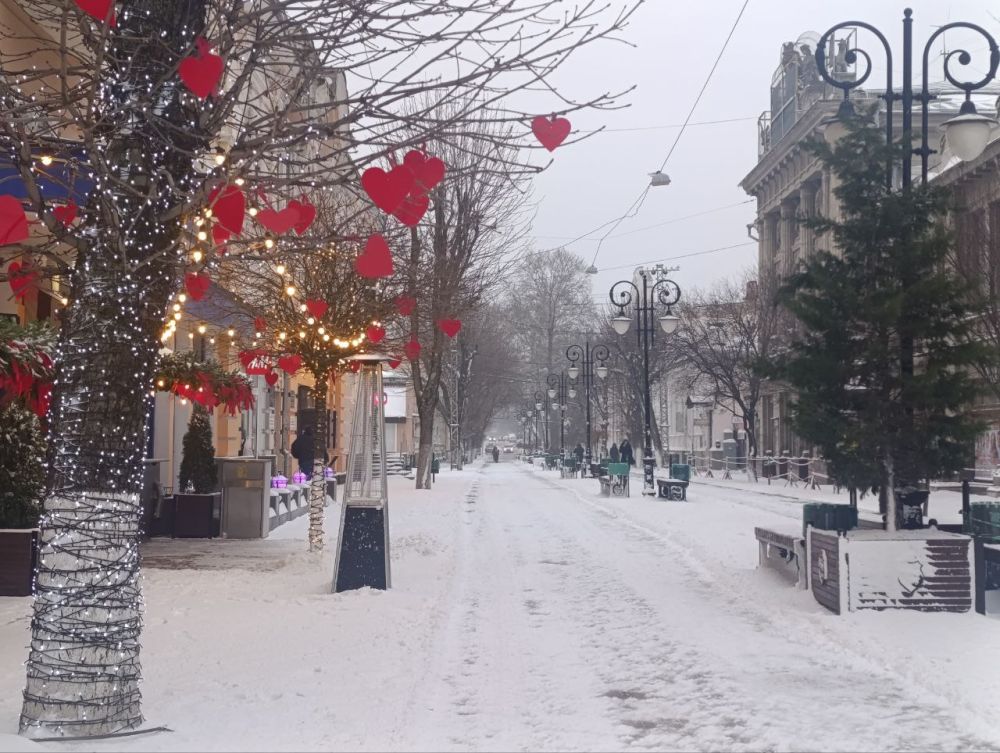 В Крыму ещё одно снежное утро В Крыму ещё одно снежное утро