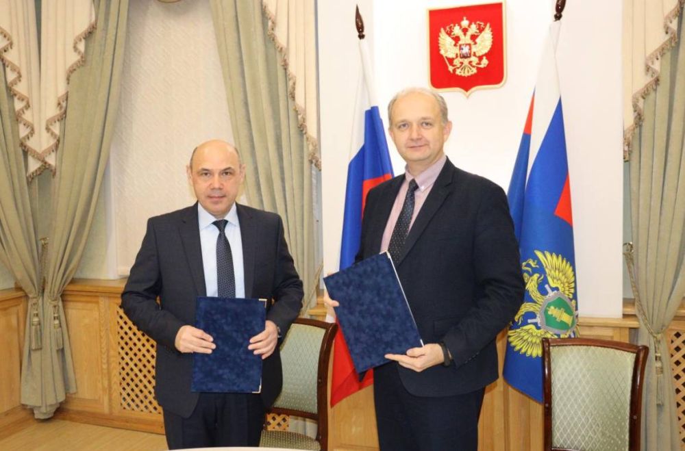 Прокурор республики Олег Камшилов и председатель региональной Счетной палаты Сергей Додонов подписали соглашение о сотрудничестве Прокурор республики Олег Камшилов и председатель региональной Счетной палаты Сергей Додонов подписали соглашение о сотрудничестве