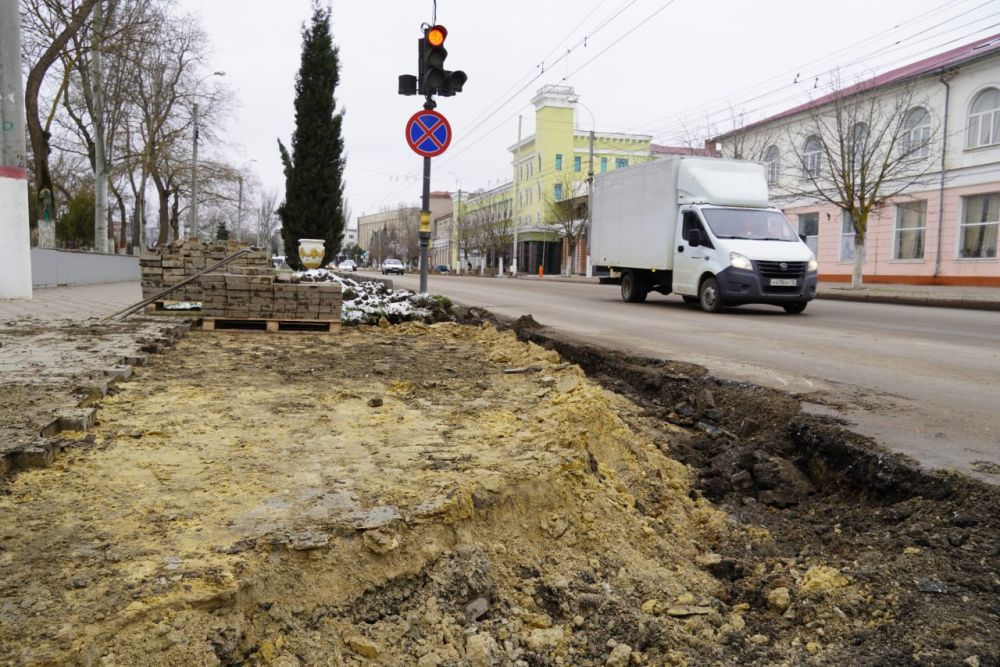 #жкх_и_строительство. Продолжается ремонт дороги на участке ул. Кирова. Специалисты подрядной организации «СТГ-Юг» обновляют дорожное покрытие и частично тротуаров #жкх_и_строительство. Продолжается ремонт дороги на участке ул. Кирова. Специалисты подрядной организации «СТГ-Юг» обновляют дорожное покрытие и частично тротуаров