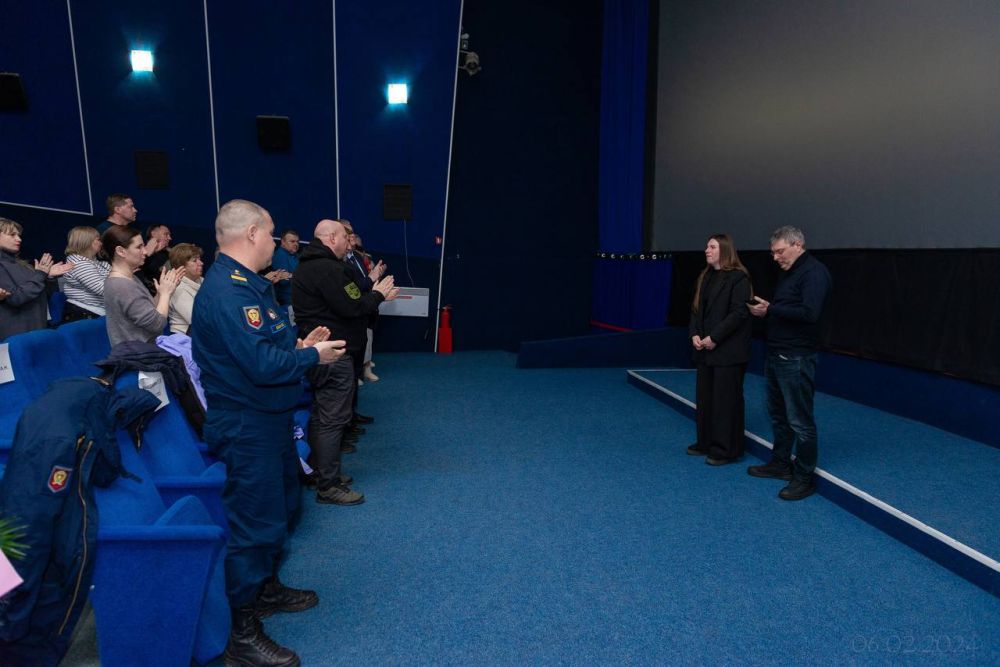 Вчера вечером в кинотеатре «Крым» состоялся показ документального фильма «Мама, не плачь», посвященного матерям детей, которые погибли от рук агрессоров в период 2014-2024 гг Вчера вечером в кинотеатре «Крым» состоялся показ документального фильма «Мама, не плачь», посвященного матерям детей, которые погибли от рук агрессоров в период 2014-2024 гг