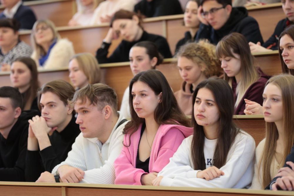 Владимир Константинов: За 10 лет в российском Крыму созданы новые научные центры, лаборатории, в действующих учреждениях обновлена материально-техническая база Владимир Константинов: За 10 лет в российском Крыму созданы новые научные центры, лаборатории, в действующих учреждениях обновлена материально-техническая база