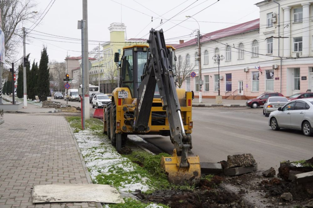 #жкх_и_строительство. Продолжается ремонт дороги на участке ул. Кирова. Специалисты подрядной организации «СТГ-Юг» обновляют дорожное покрытие и частично тротуаров #жкх_и_строительство. Продолжается ремонт дороги на участке ул. Кирова. Специалисты подрядной организации «СТГ-Юг» обновляют дорожное покрытие и частично тротуаров