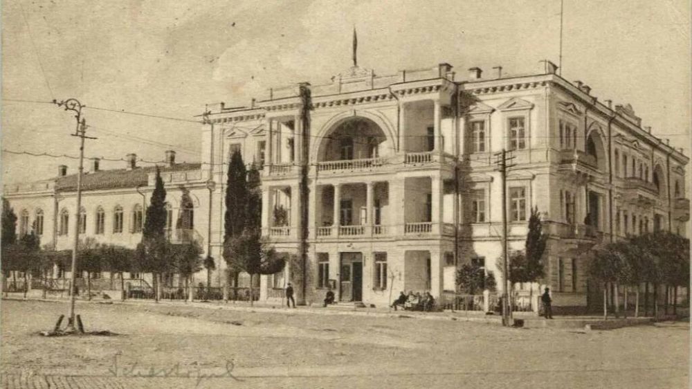 Историческое здание Севастополя: от гостиничных номеров до учебных аудиторий Историческое здание Севастополя: от гостиничных номеров до учебных аудиторий