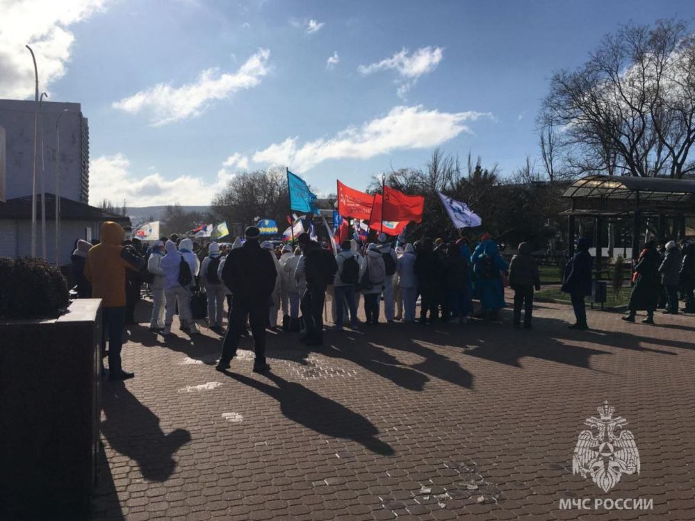 Сотрудники МЧС России обеспечили безопасность заплыва "моржей" Сотрудники МЧС России обеспечили безопасность заплыва "моржей"