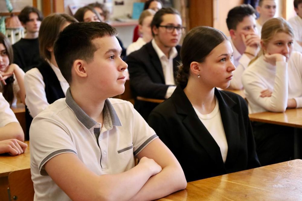 Ко Дню российской науки в школах прошли профориентационные занятия курса «Россия – мои горизонты» на тему «Россия умная: наука и образование» Ко Дню российской науки в школах прошли профориентационные занятия курса «Россия – мои горизонты» на тему «Россия умная: наука и образование»