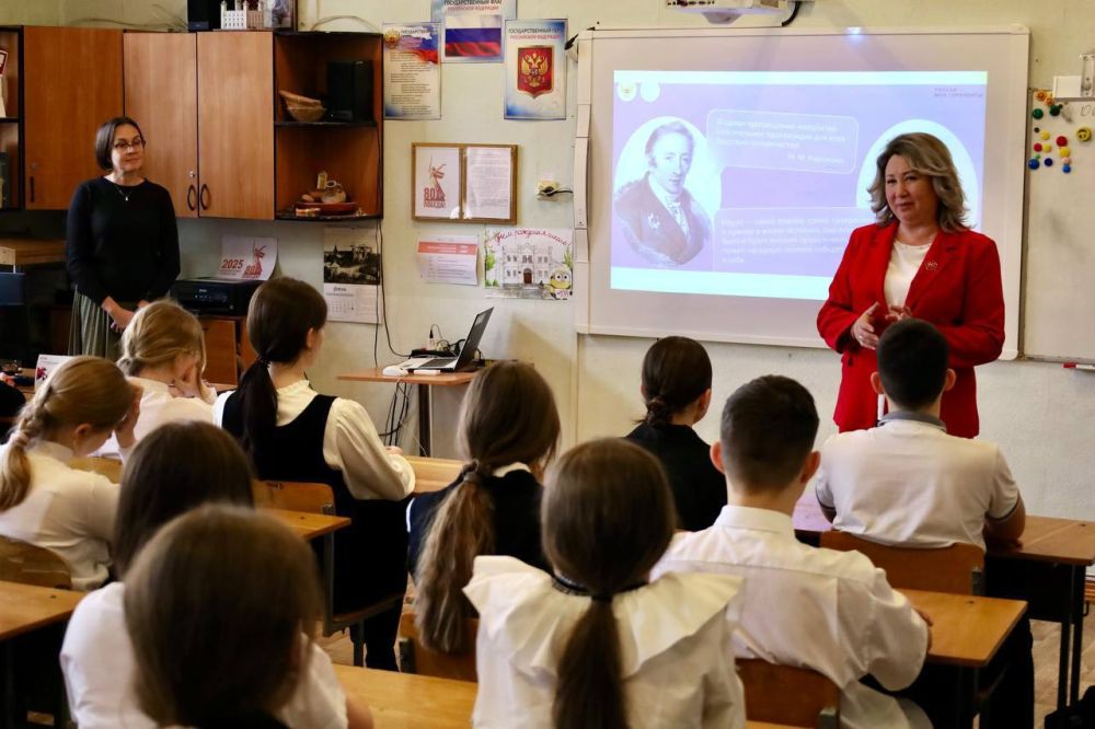 Ко Дню российской науки в школах прошли профориентационные занятия курса «Россия – мои горизонты» на тему «Россия умная: наука и образование» Ко Дню российской науки в школах прошли профориентационные занятия курса «Россия – мои горизонты» на тему «Россия умная: наука и образование»