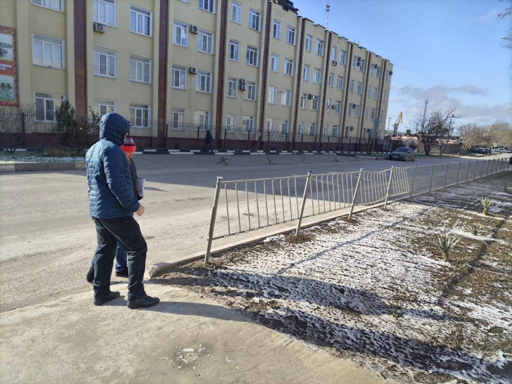Службой автомобильных дорог Республики Крым рассматривается возможность заключения на 2025 год контракта с подрядной организацией «СТГ-Юг» на ремонт улицы Кирова от управления Торгового порта до ул. Казакова и самой улицы... Службой автомобильных дорог Республики Крым рассматривается возможность заключения на 2025 год контракта с подрядной организацией «СТГ-Юг» на ремонт улицы Кирова от управления Торгового порта до ул. Казакова и самой улицы...