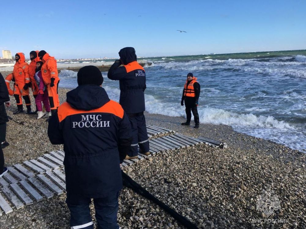 Сотрудники МЧС России обеспечили безопасность заплыва "моржей" Сотрудники МЧС России обеспечили безопасность заплыва "моржей"