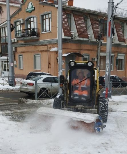 Пока городские службы продолжают убирать улицы, тротуары и общественные пространства от снега и наледи, напоминаем о важных мерах предосторожности в условиях непогоды Пока городские службы продолжают убирать улицы, тротуары и общественные пространства от снега и наледи, напоминаем о важных мерах предосторожности в условиях непогоды