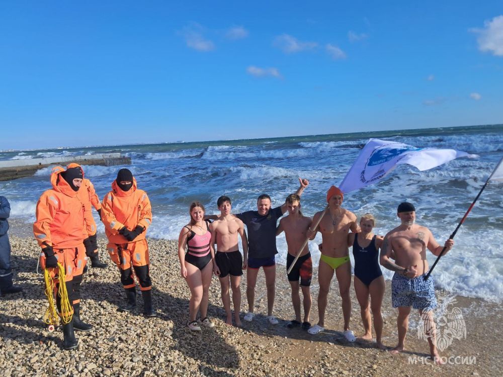 У берегов Феодосии заплывали «моржи» У берегов Феодосии заплывали «моржи»
