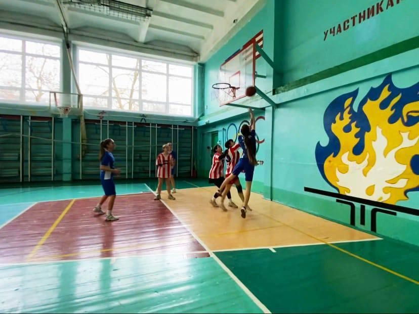 #знай_наших. В Керчи прошли соревнования по баскетболу! В школе №23 им. Героя Советского Союза С.Д. Пошивальникова прошли муниципальные соревнования по баскетболу 3х3 среди школьных спортивных клубов Керчи #знай_наших. В Керчи прошли соревнования по баскетболу! В школе №23 им. Героя Советского Союза С.Д. Пошивальникова прошли муниципальные соревнования по баскетболу 3х3 среди школьных спортивных клубов Керчи
