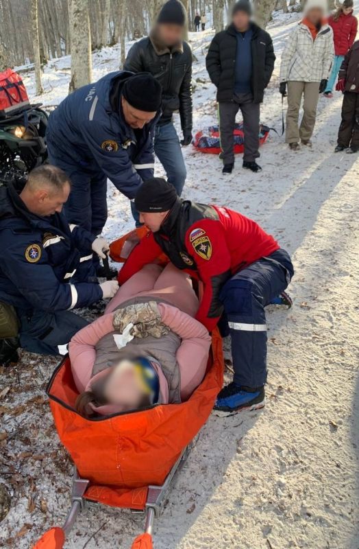 В Крыму 10 человек пострадали во время катания на тюбингах В Крыму 10 человек пострадали во время катания на тюбингах
