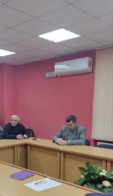 Продолжается сотрудничество крымских архивистов с общественными организациями Симферополя Продолжается сотрудничество крымских архивистов с общественными организациями Симферополя