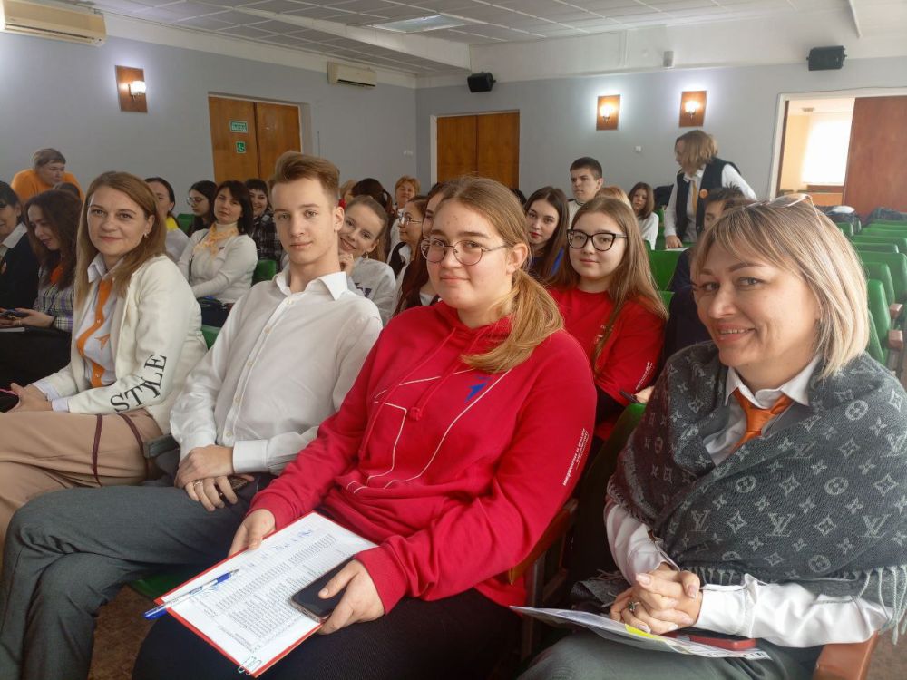Говорим с героем. В рамках цикла муниципальных встреч «Говорим с Героем», посвященных Дню защитника Отечества, сегодня в зале Администрации Ленинского района состоялся диалог с подполковником, ветераном боевых действий... Говорим с героем. В рамках цикла муниципальных встреч «Говорим с Героем», посвященных Дню защитника Отечества, сегодня в зале Администрации Ленинского района состоялся диалог с подполковником, ветераном боевых действий...