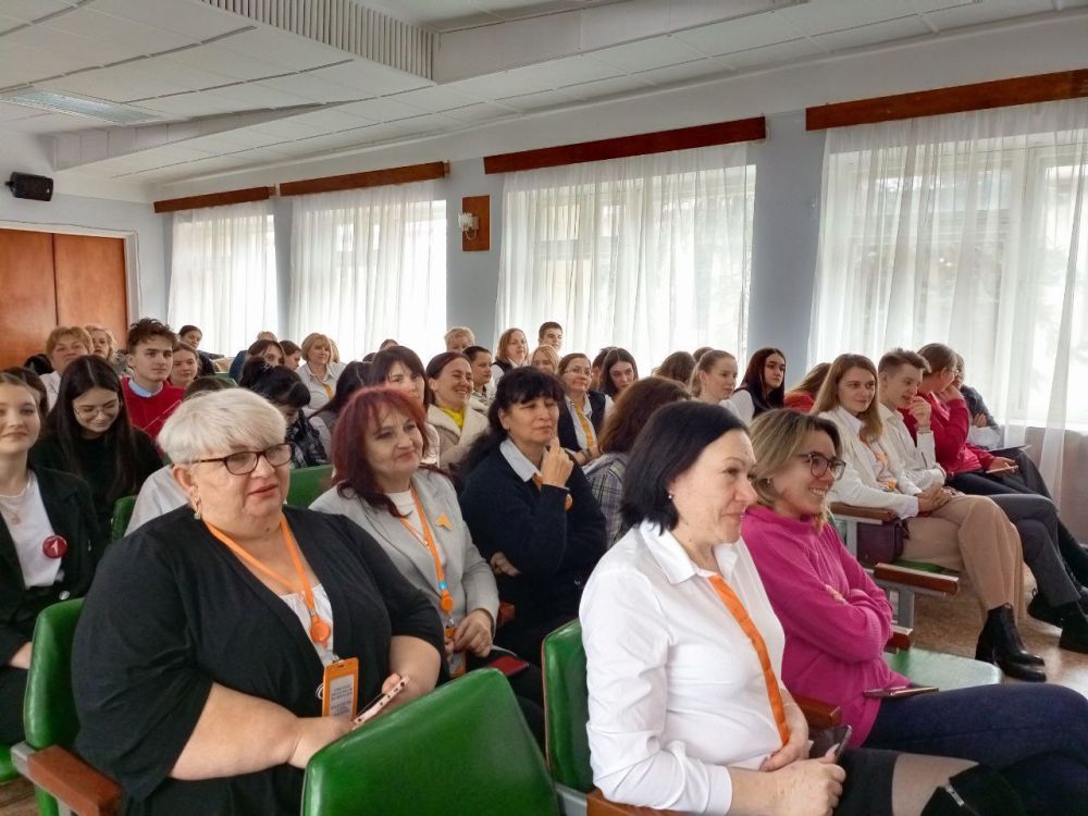 Говорим с героем. В рамках цикла муниципальных встреч «Говорим с Героем», посвященных Дню защитника Отечества, сегодня в зале Администрации Ленинского района состоялся диалог с подполковником, ветераном боевых действий... Говорим с героем. В рамках цикла муниципальных встреч «Говорим с Героем», посвященных Дню защитника Отечества, сегодня в зале Администрации Ленинского района состоялся диалог с подполковником, ветераном боевых действий...