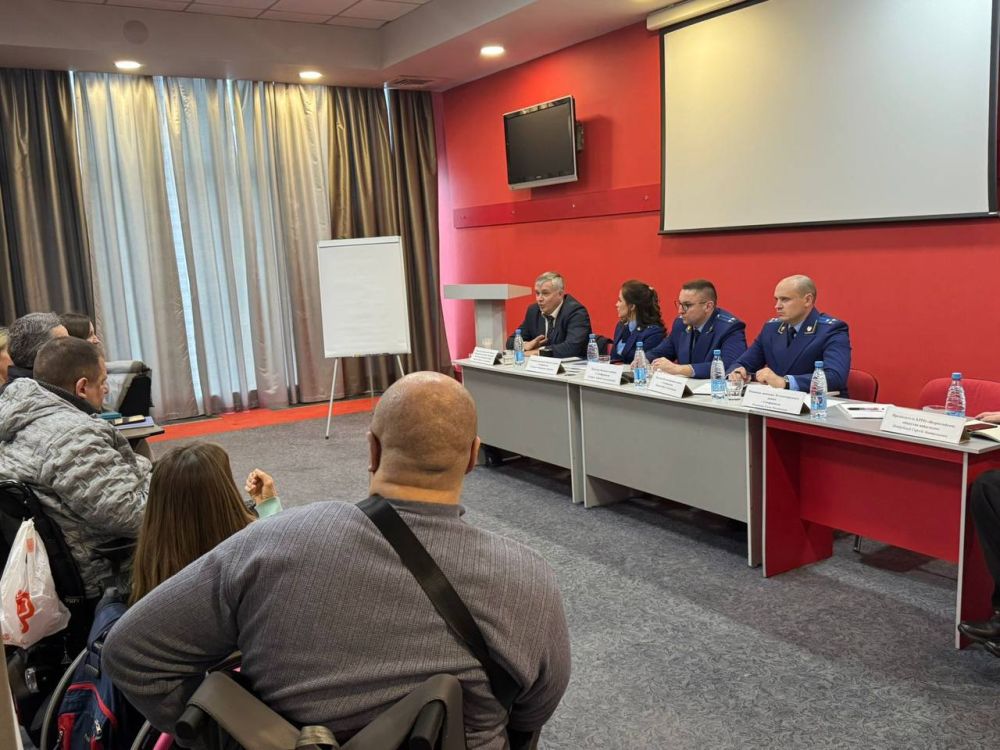 Работники прокуратур в Симферополе провели тематический прием граждан Работники прокуратур в Симферополе провели тематический прием граждан
