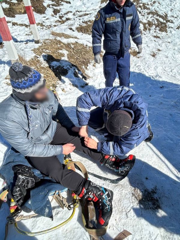 Сотрудники ГКУ РК «КРЫМ-СПАС» за прошедшие выходные дни оказали помощь 10 человекам, пострадавшим при зимних катаниях на Ангарском перевале и плато Ай-Петри Сотрудники ГКУ РК «КРЫМ-СПАС» за прошедшие выходные дни оказали помощь 10 человекам, пострадавшим при зимних катаниях на Ангарском перевале и плато Ай-Петри