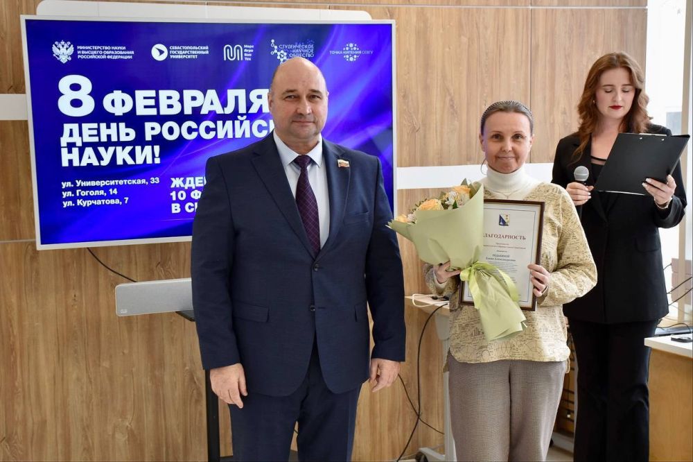 Владимир Немцев: Сегодня на торжественном мероприятии, приуроченном ко Дню российской науки, вручил награды нашим учёным Владимир Немцев: Сегодня на торжественном мероприятии, приуроченном ко Дню российской науки, вручил награды нашим учёным