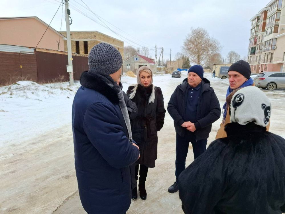 Анастасия Гридчина: Сегодня я, вместе с Главой администрации Симферопольского района Сергеем Петелиным и главой администрации Мирновского сельского совета Наталией Солоповой, посетили улицу Евпаторийскую расположенную в с.... Анастасия Гридчина: Сегодня я, вместе с Главой администрации Симферопольского района Сергеем Петелиным и главой администрации Мирновского сельского совета Наталией Солоповой, посетили улицу Евпаторийскую расположенную в с....