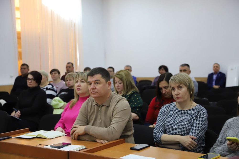 В Бахчисарайском районе уровень трудоустройства составил 79,6%, превысив норматив РФ на 24,6% В Бахчисарайском районе уровень трудоустройства составил 79,6%, превысив норматив РФ на 24,6%