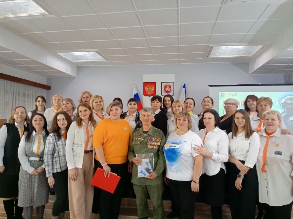 Говорим с героем. В рамках цикла муниципальных встреч «Говорим с Героем», посвященных Дню защитника Отечества, сегодня в зале Администрации Ленинского района состоялся диалог с подполковником, ветераном боевых действий... Говорим с героем. В рамках цикла муниципальных встреч «Говорим с Героем», посвященных Дню защитника Отечества, сегодня в зале Администрации Ленинского района состоялся диалог с подполковником, ветераном боевых действий...
