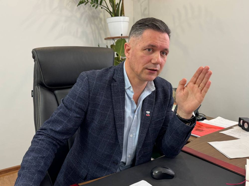 Александр Дудинов: Рабочий день начал с совещания с представителями Черноморского РЭС, подрядной организации, которая выполняет работы по санитарной очистке и обрезке деревьев Александр Дудинов: Рабочий день начал с совещания с представителями Черноморского РЭС, подрядной организации, которая выполняет работы по санитарной очистке и обрезке деревьев
