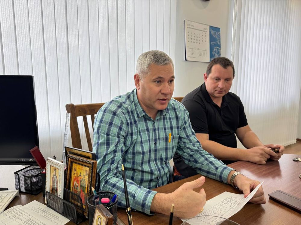 Александр Дудинов: Рабочий день начал с совещания с представителями Черноморского РЭС, подрядной организации, которая выполняет работы по санитарной очистке и обрезке деревьев Александр Дудинов: Рабочий день начал с совещания с представителями Черноморского РЭС, подрядной организации, которая выполняет работы по санитарной очистке и обрезке деревьев