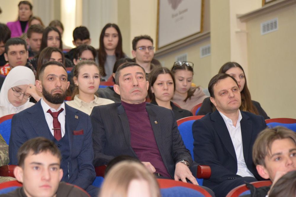Председатель Госкомнаца Крыма Руслан Якубов принял участие в торжественном мероприятии, посвящённом открытию года Защитника Отечества Председатель Госкомнаца Крыма Руслан Якубов принял участие в торжественном мероприятии, посвящённом открытию года Защитника Отечества