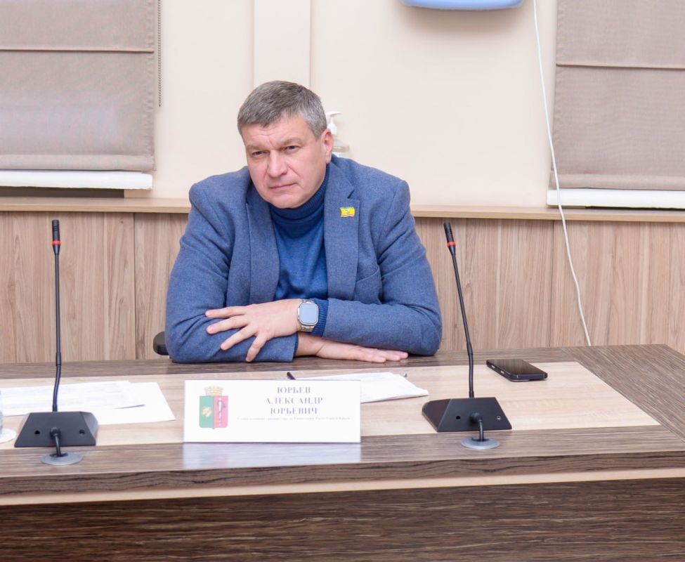 Глава администрации Евпатории провел прием граждан Глава администрации Евпатории провел прием граждан