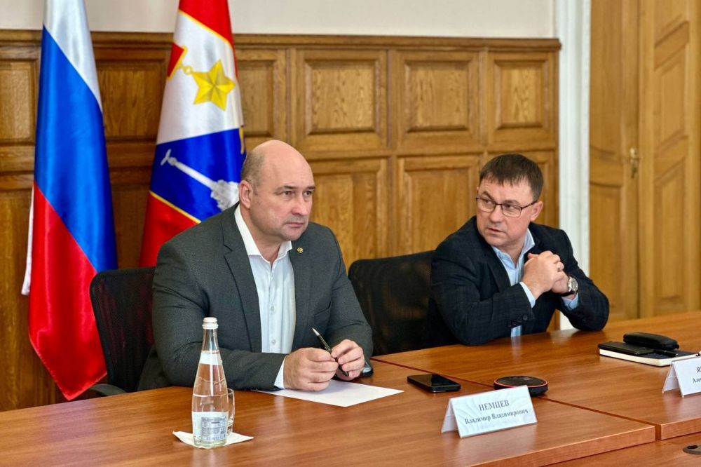 Владимир Немцев: В режиме ВКС принял участие в «правительственном часе» Государственной Думы РФ по теме «О разработке Стратегии развития образования в Российской Федерации» Владимир Немцев: В режиме ВКС принял участие в «правительственном часе» Государственной Думы РФ по теме «О разработке Стратегии развития образования в Российской Федерации»