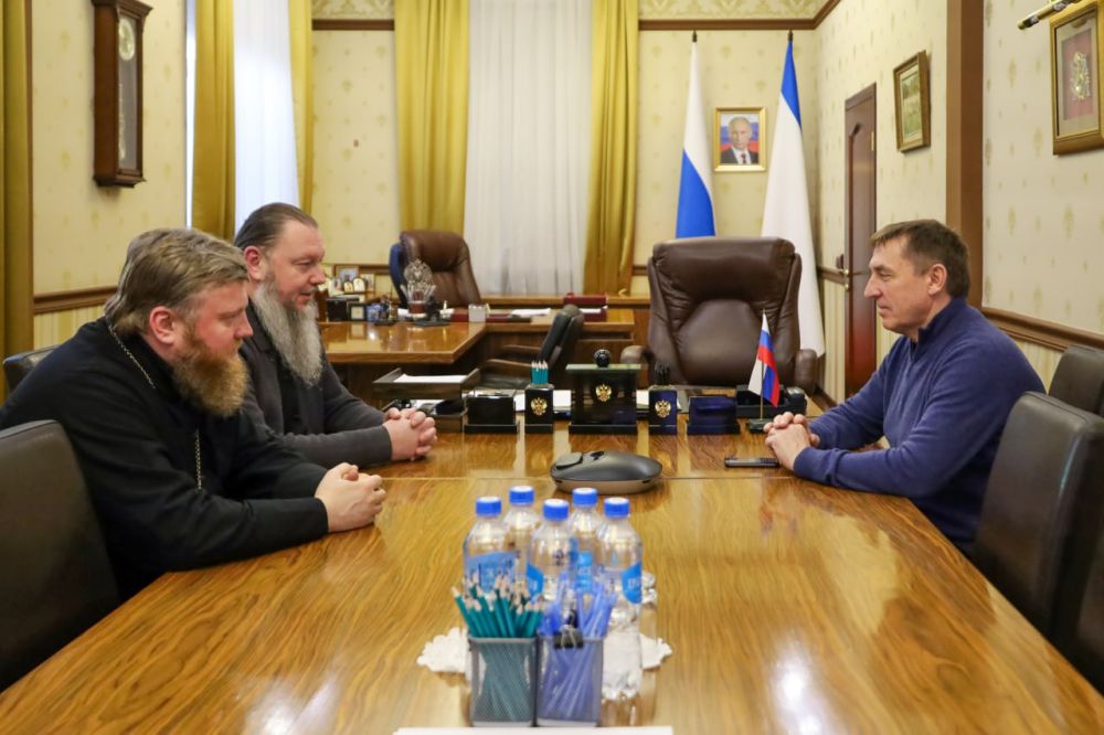 Юрий Гоцанюк: С епископом Джанкойским и Раздольненским Алексием и директором АНО «Таврида» протоиереем Александром Похожаем обсудили ряд вопросов, касающихся завершения строительства духовно-просветительского центра...