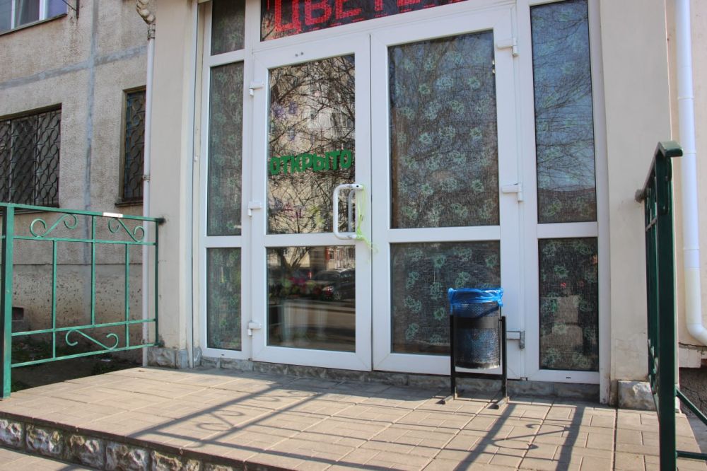 #городские_новости. Мониторинг соблюдения правил благоустройства керченскими предпринимателями регулярно проводят сотрудники департамента городского развития. В ходе очередной проверки на ул. Сморжевского, участие в которой... #городские_новости. Мониторинг соблюдения правил благоустройства керченскими предпринимателями регулярно проводят сотрудники департамента городского развития. В ходе очередной проверки на ул. Сморжевского, участие в которой...