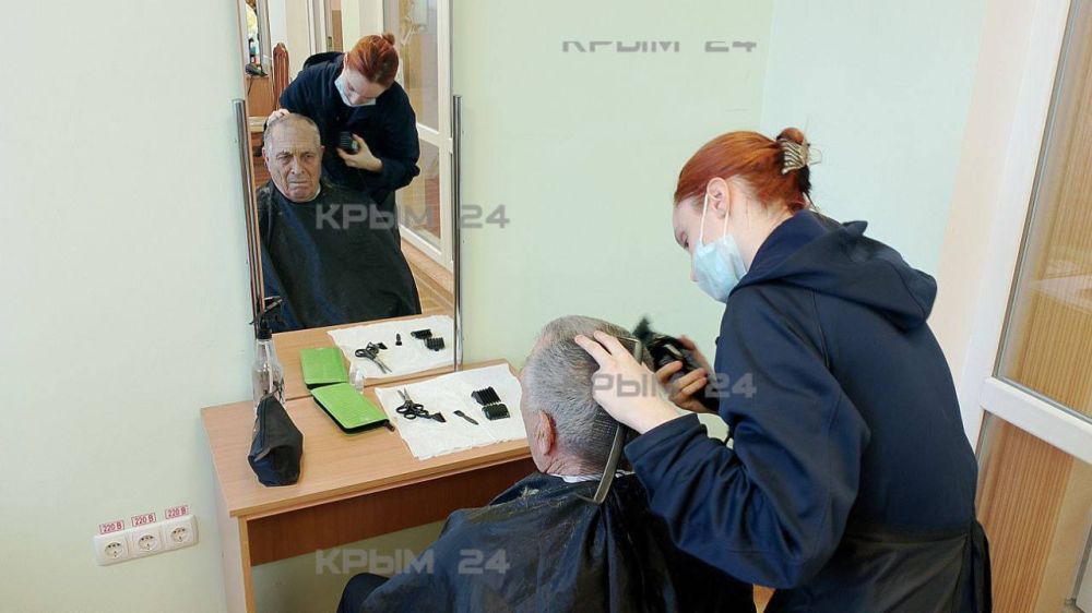 Студенты Севастопольского профессионального художественного колледжа сделали прически подопечным Севастопольского дома-интерната для престарелых и инвалидов Студенты Севастопольского профессионального художественного колледжа сделали прически подопечным Севастопольского дома-интерната для престарелых и инвалидов