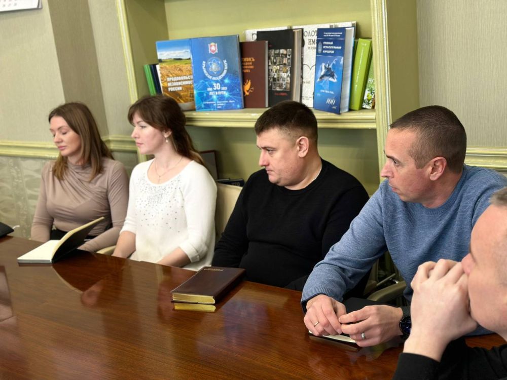 Состоялась встреча с представителями организаций, реализующих на территории Республики Крым сельскохозяйственную технику и запасные части к ней, а также осуществляющих гарантийное и послегарантийное обслуживание Состоялась встреча с представителями организаций, реализующих на территории Республики Крым сельскохозяйственную технику и запасные части к ней, а также осуществляющих гарантийное и послегарантийное обслуживание